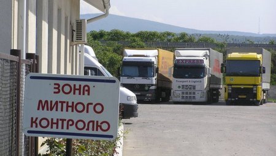 Кабмин запретил торговлю с Крымом