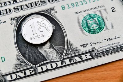 Мінфін рф визнав проблеми курсоутворення рубля