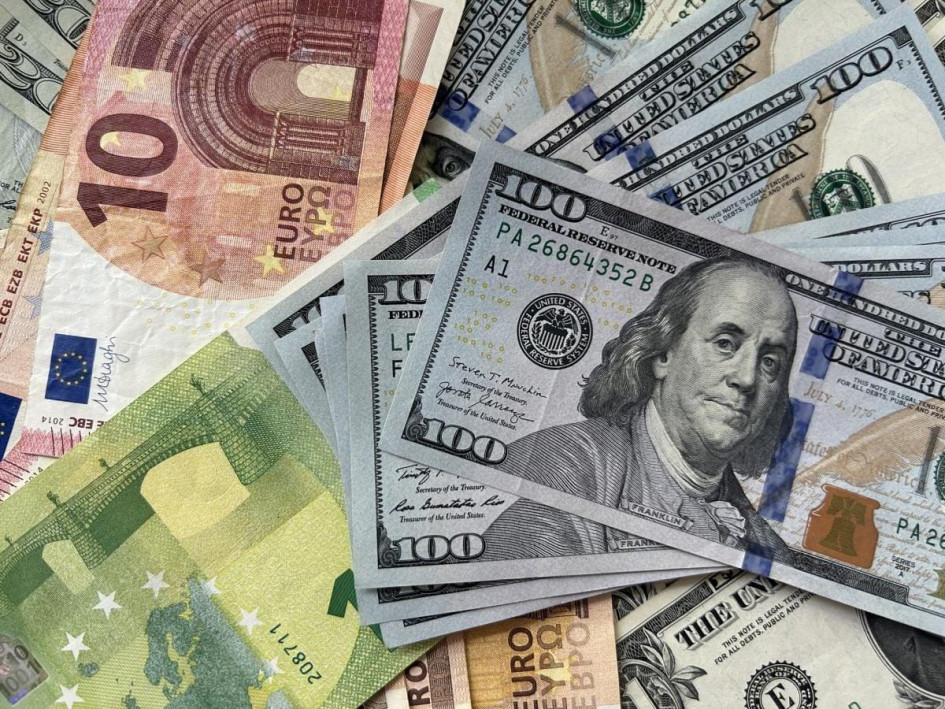 Валютні резерви України впали на 5% у серпні через скорочення допомоги