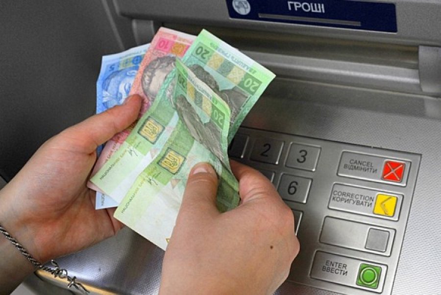 Клиенты забрали из банков часть гривневых сбережений