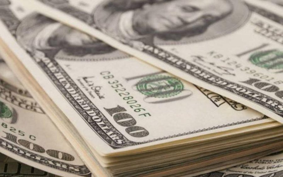 НБУ продав на міжбанку ще $490 млн