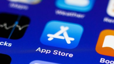 Застосунки російських банків видаляють з App Store та Google Play