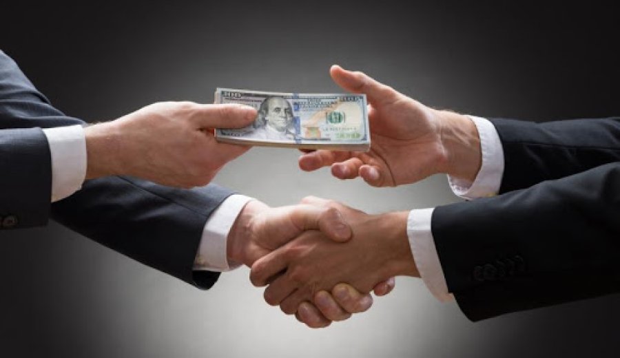 60% українців вважають, що в Україні дійсно намагаються боротися з корупцією