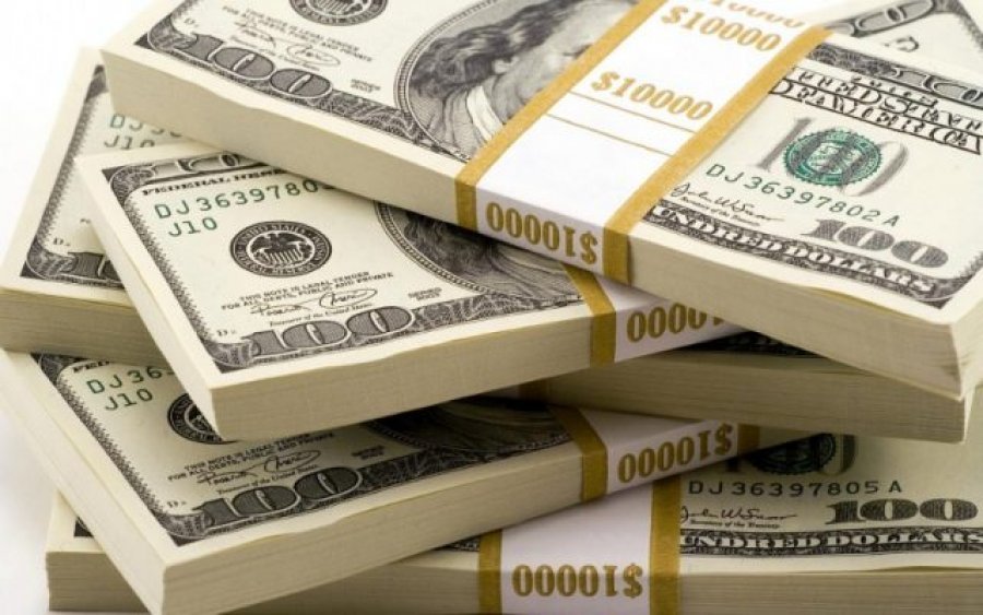 Украинцы стали больше сдавать валюты, чем покупать