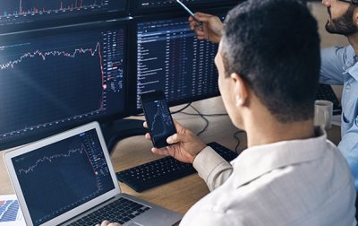 Найбільші світові брокери відмовляються розблоковувати заморожені в Європі активи росіян