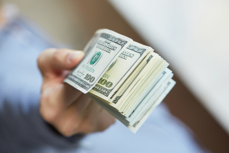 НБУ готов продать банкам $100 млн