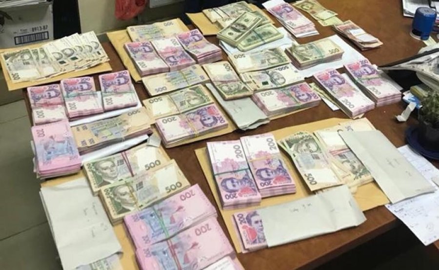 В отделении ПриватБанка найдена «черная» касса выборов
