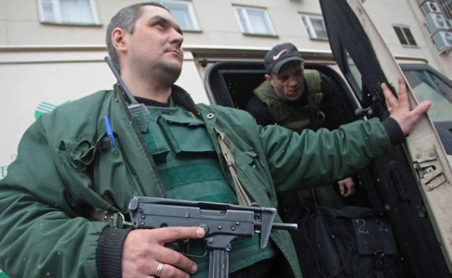 Небанковским инкассаторам позволили хранить наличные