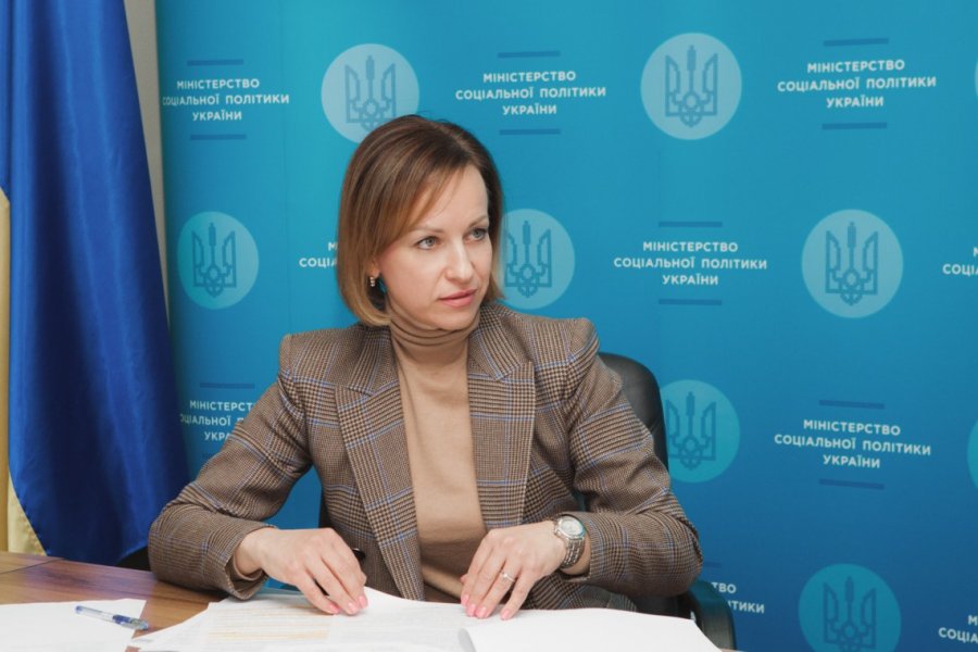 З уряду йде міністерка соціальної політики Лазебна
