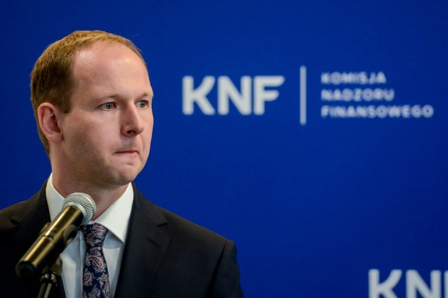 Экс-главу финрегулятора Польши задержали по подозрению в коррупции