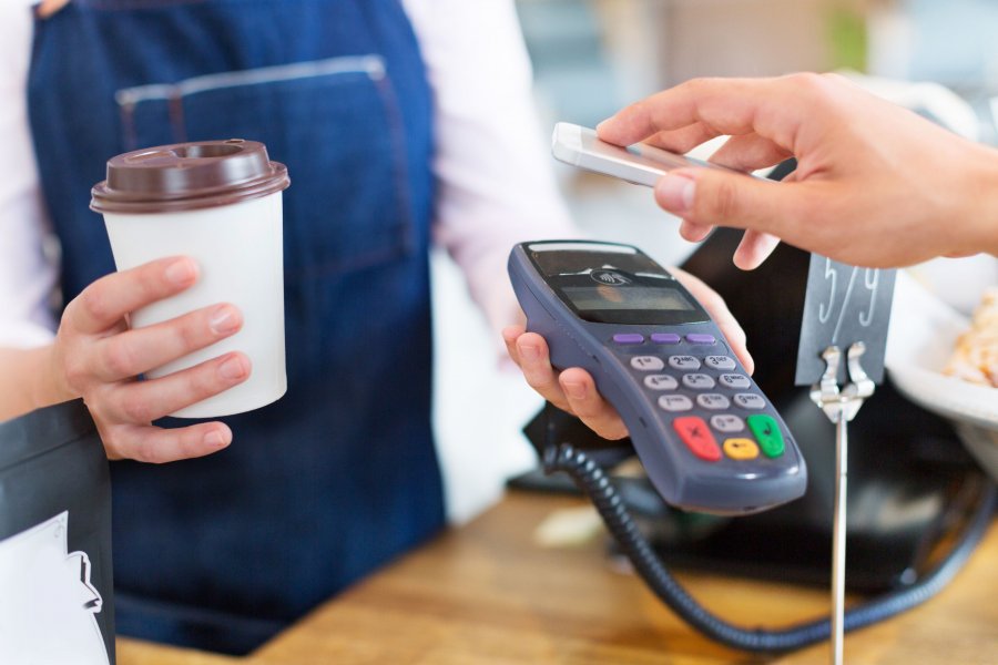 ПриватБанк первым в Украине подключит Apple Pay