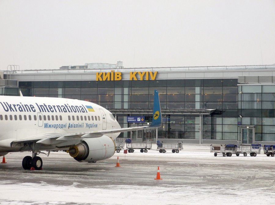 Готівковий долар привезуть в Україну з США