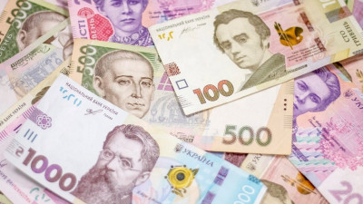 Нафтопродукти та автомобілі забезпечили найбільші митні надходження у вересні