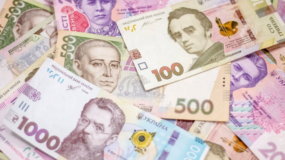 Нафтопродукти та автомобілі забезпечили найбільші митні надходження у вересні