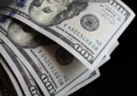 Українці зменшили купівлю безготівкової валюти