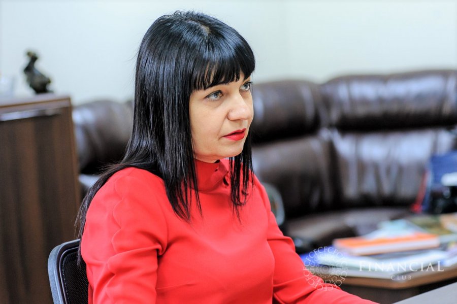 Перша заступниця голови правління банку «Глобус» Олена Дмітрієва