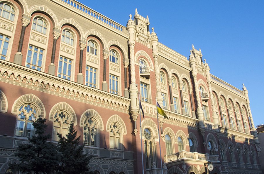 НБУ різко скоротив продаж валюти з резервів