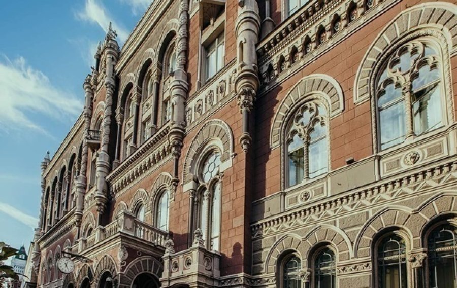 НБУ суттєво збільшив продаж валюти