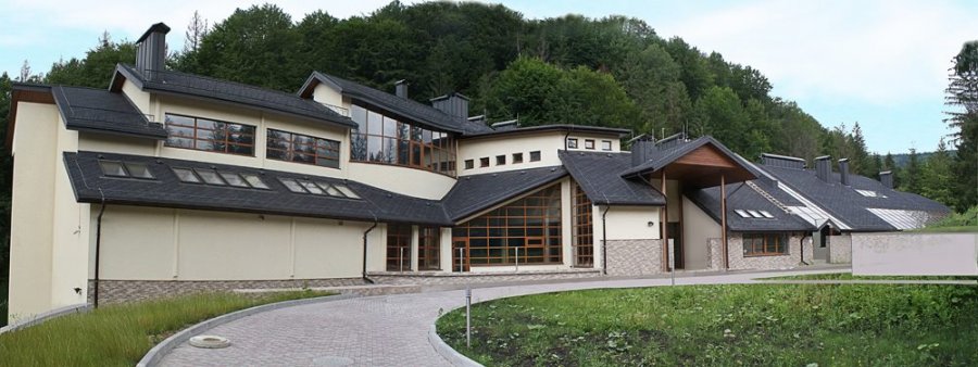 Продается оздоровительный комплекс НБУ в Карпатах
