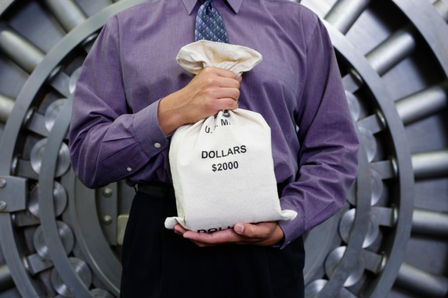 Как обезопасить деньги на Новый год