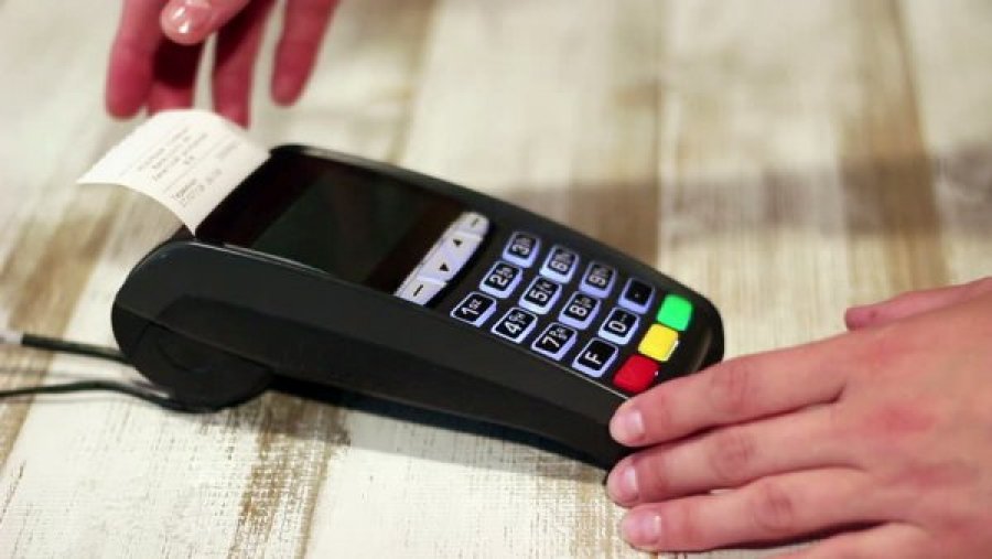ПриватБанк слідом за Ощадбанком скасував комісію за POS-термінали
