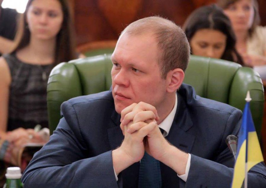 Долг платежом Дзензерского красен
