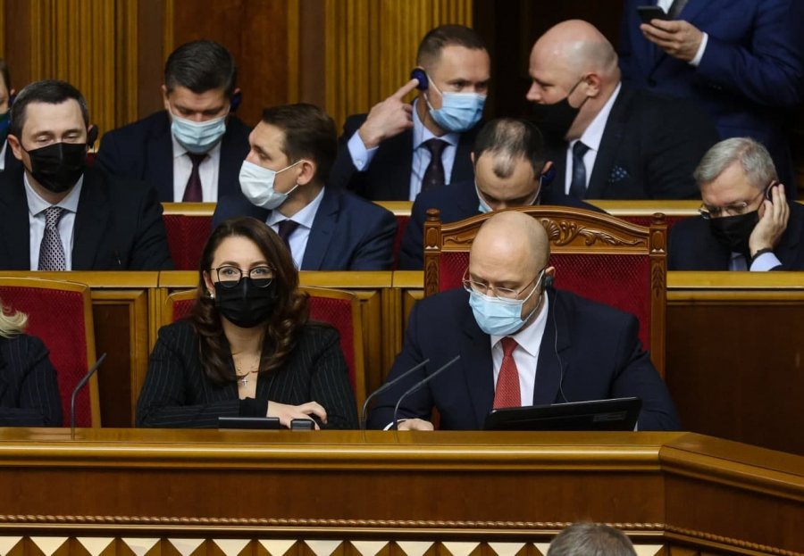 Кабмін працює над напрямами використання 1 тис. грн за вакцинацію