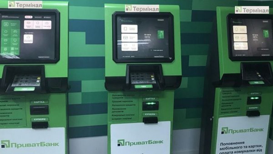 ПриватБанк припинив приймати готівкові долари та євро у терміналах