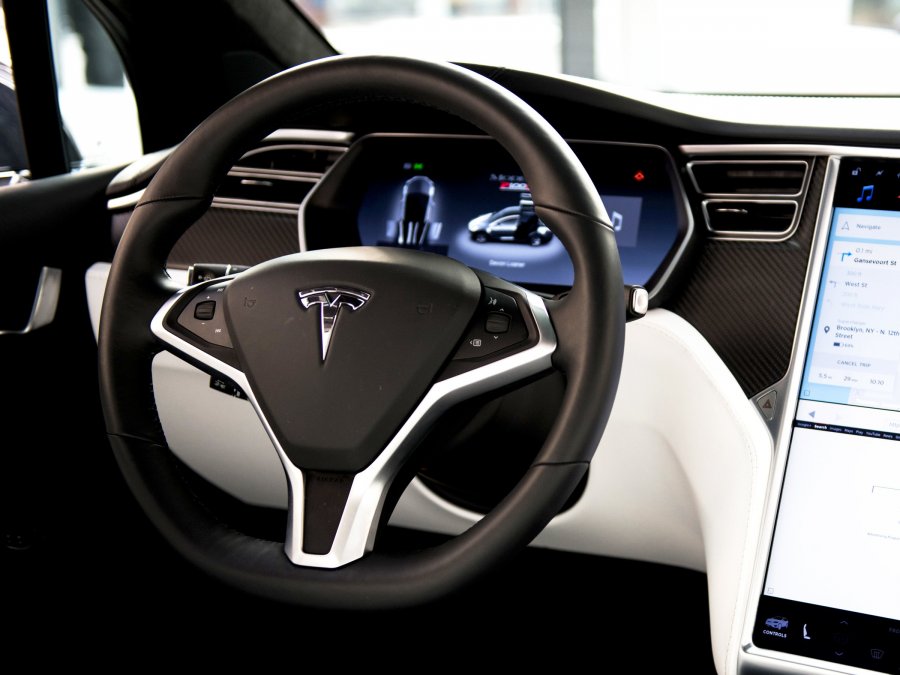 Tesla вышла на рынок страховых услуг