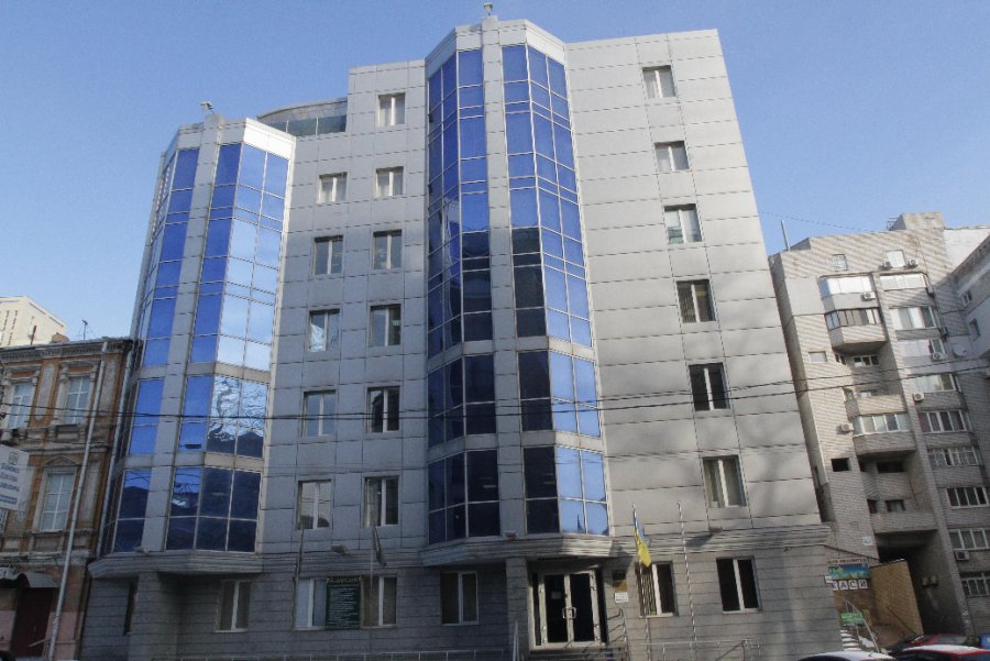 В новом году администратора Родовид Банка не пустили в бизнес-центр