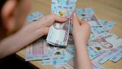 Чисті гривневі кредити бізнесу зросли на 32% у березні