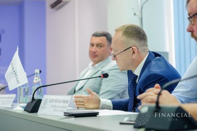 Запуск ринку землі ще більше зміцнить гривню